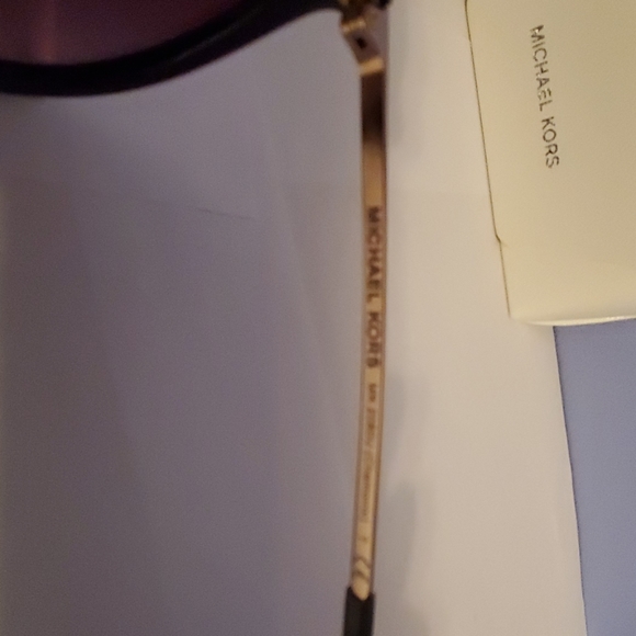 Michael Kors sunglasses mk 2080 with case and clot - Picture 3 of 3